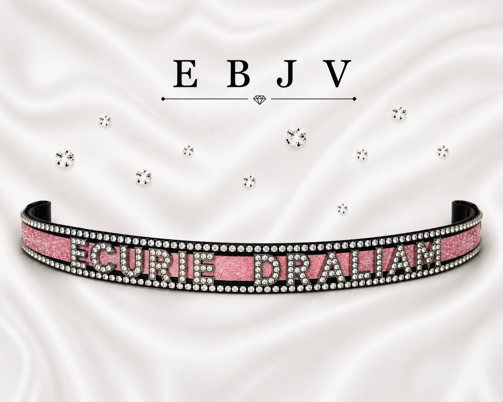 Frontal Name droit 8 lettres où PLUS